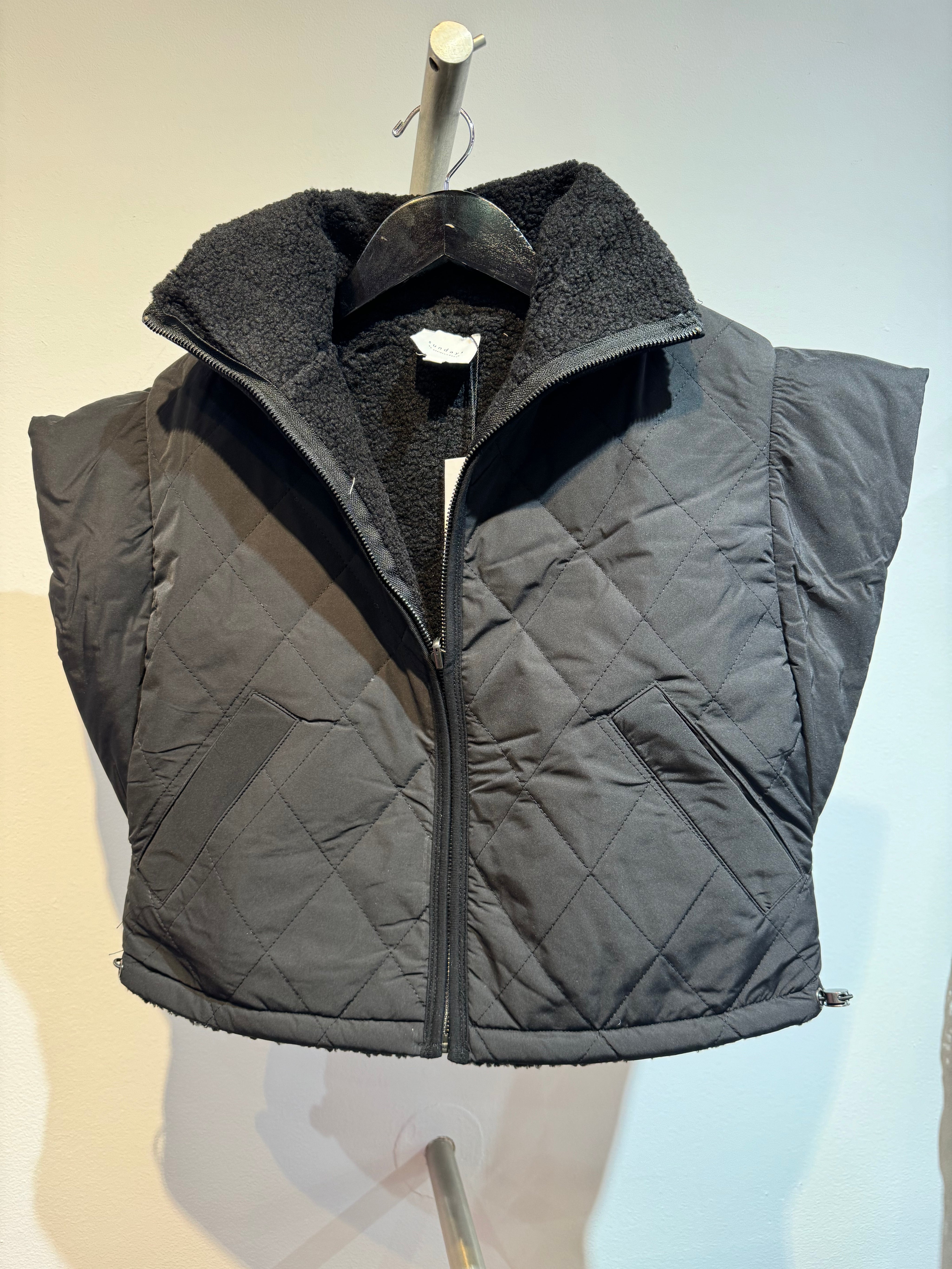 RHEA VEST