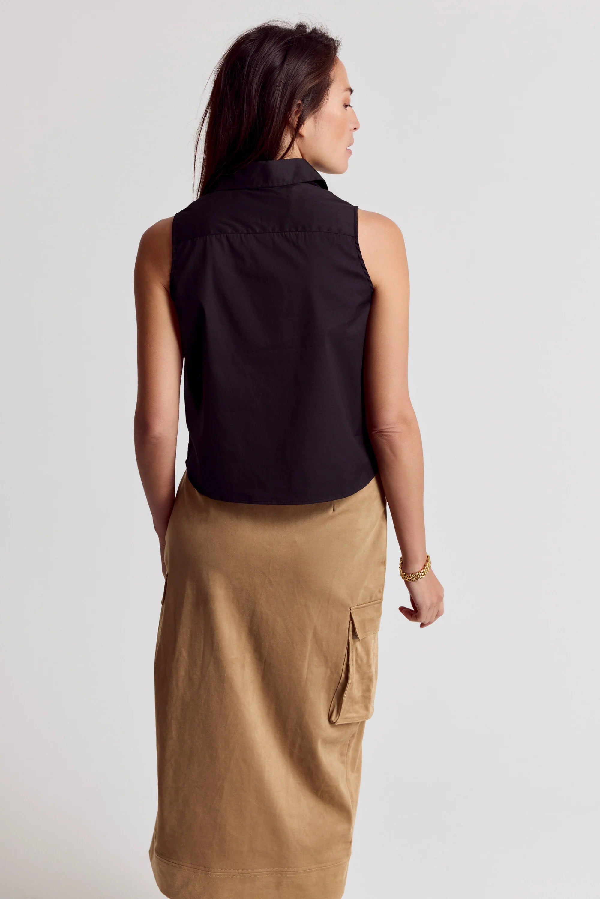 THE BOXY CROPPED SLEEVELESS SHIRT