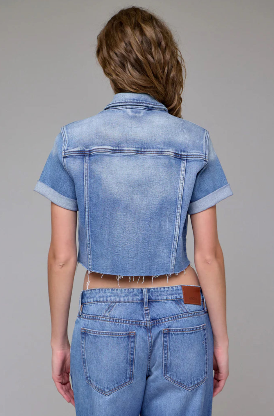 Medium Wash Cropped Stretch Trucker Jacket ￼