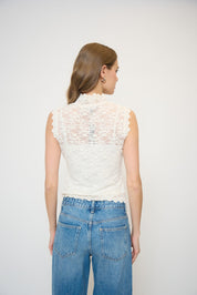 STELLA SLEEVELESS STRETCH LACE TURTLENECK
