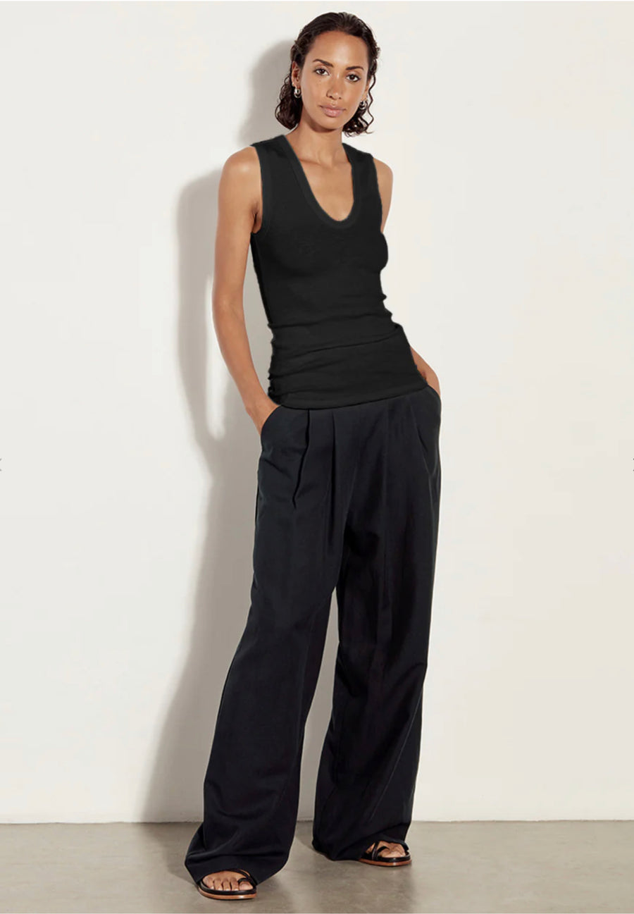 TEXTURED KNIT SLEEVELESS U
