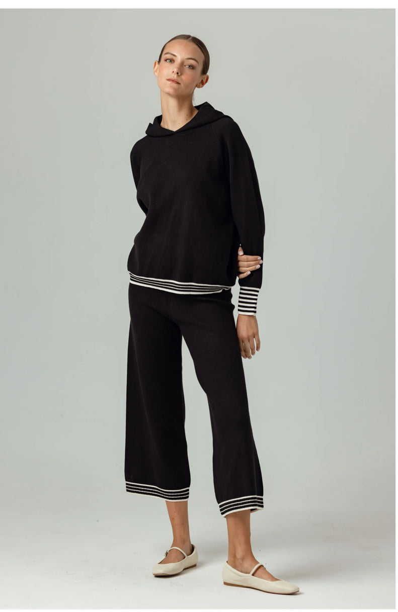 AIRA HOODIE