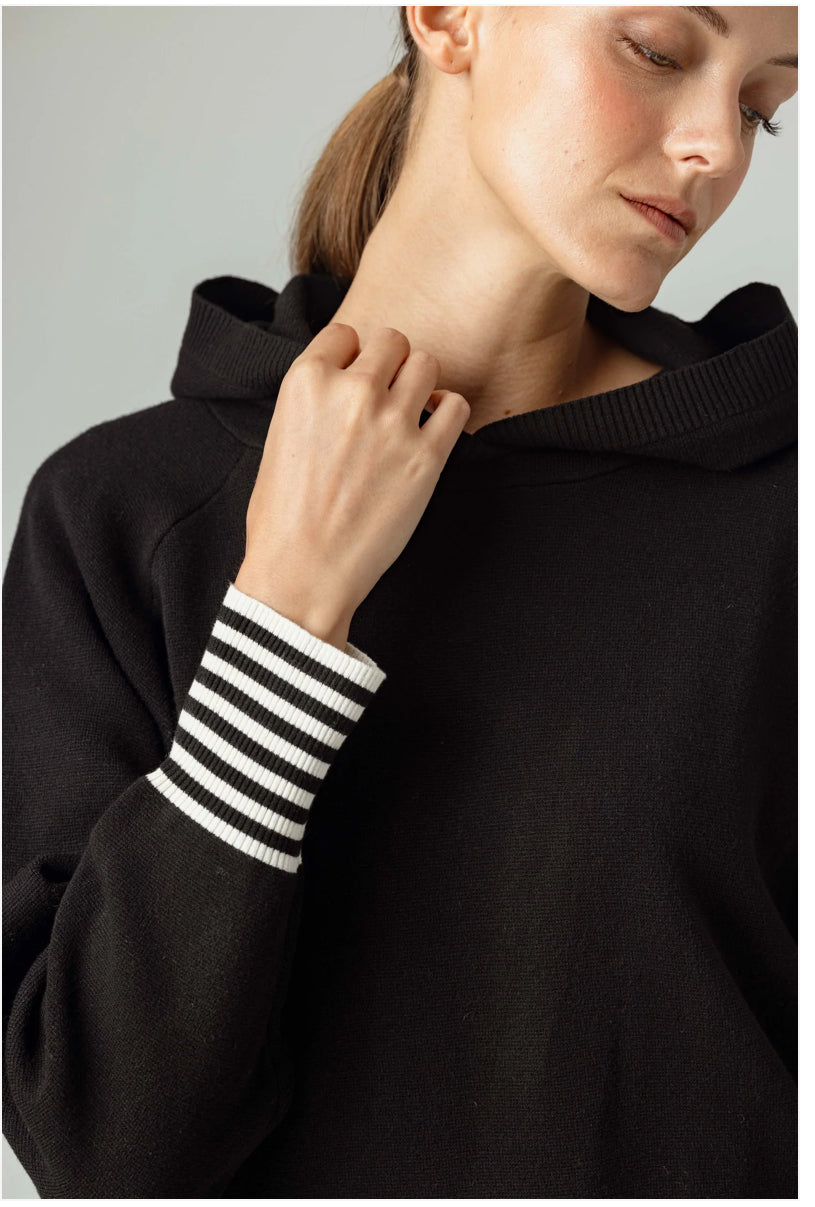 AIRA HOODIE