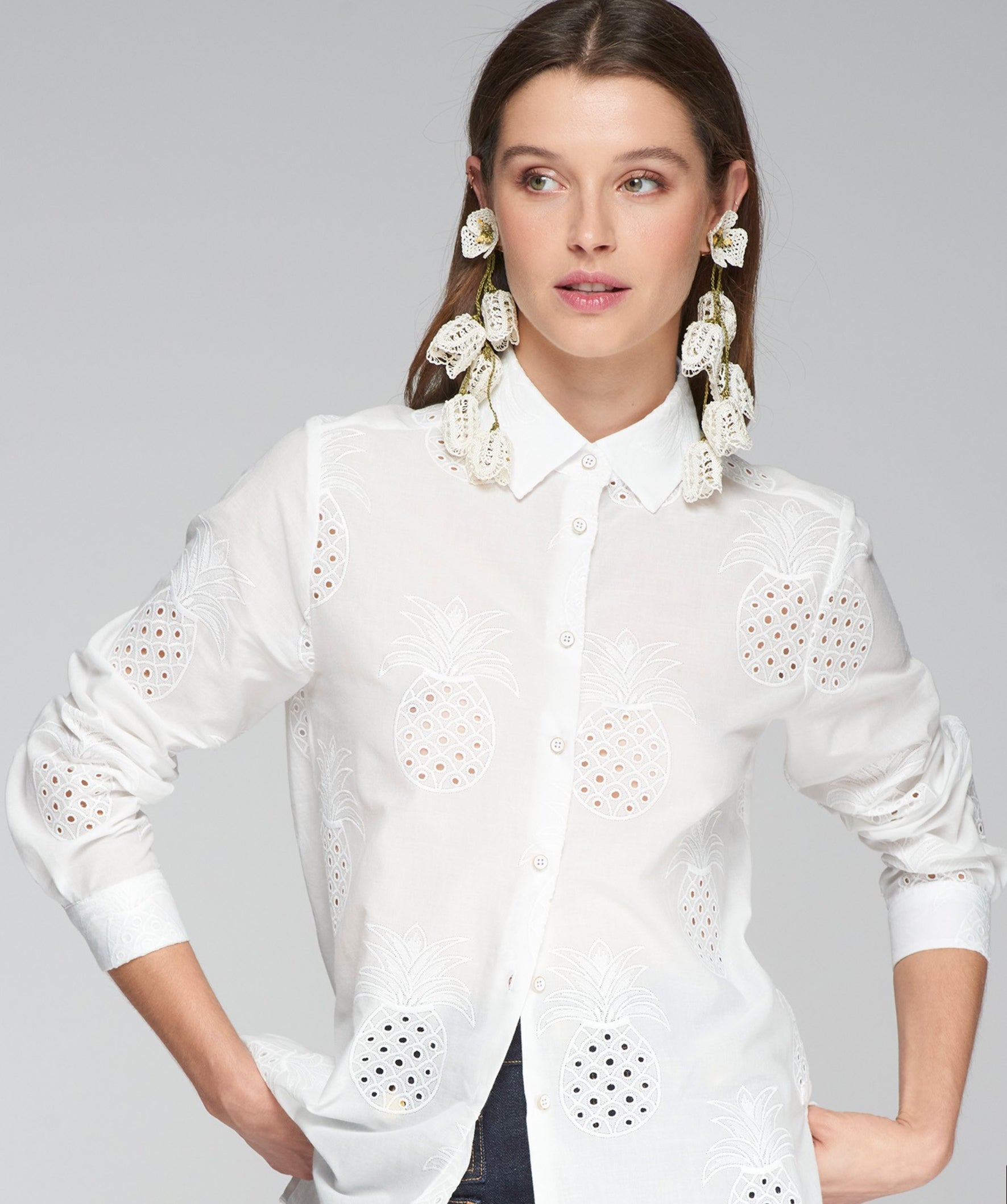 SHIRT TEA PIÑA BORDADA