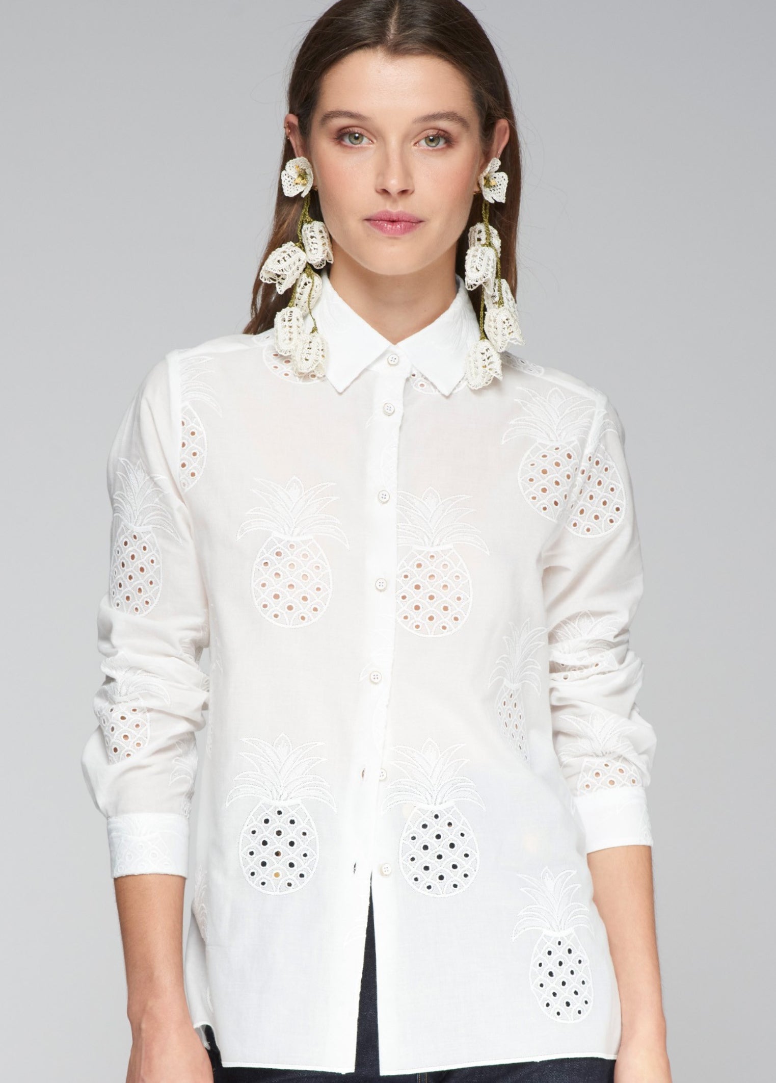 SHIRT TEA PIÑA BORDADA