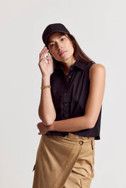 THE BOXY CROPPED SLEEVELESS SHIRT