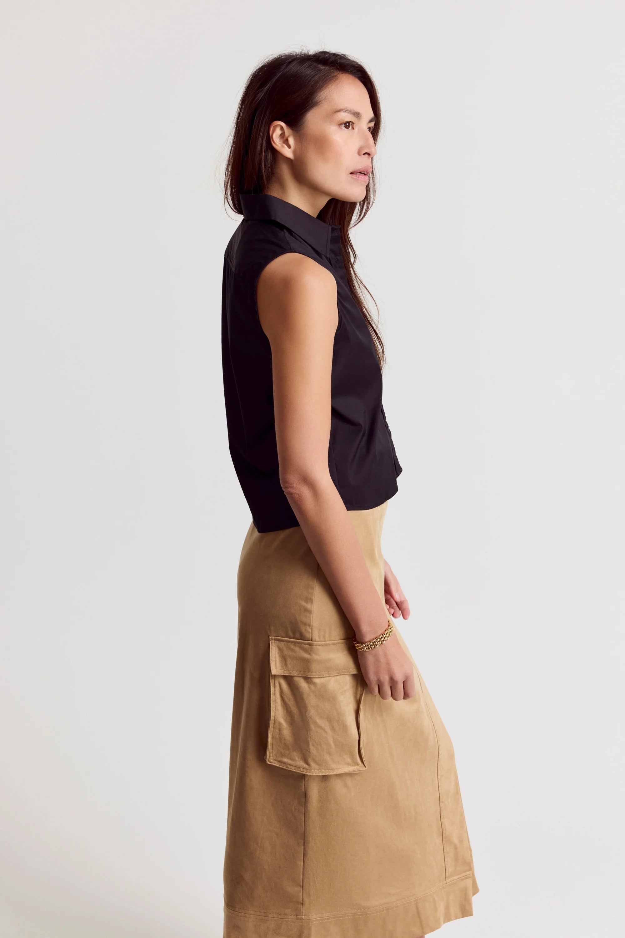 THE BOXY CROPPED SLEEVELESS SHIRT
