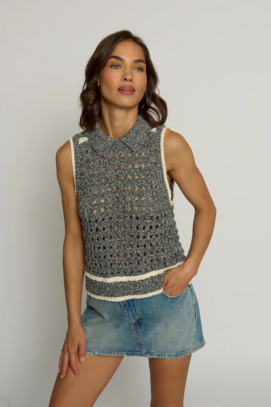 SLEEVELESS CROPPED OPEN STCH