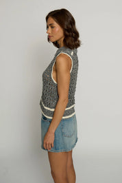 SLEEVELESS CROPPED OPEN STCH