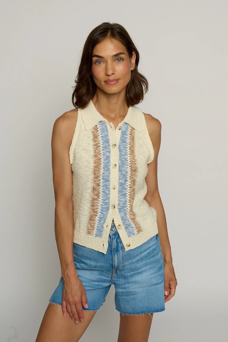 COLLARED SLEEVELESS SWEATER