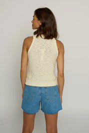 COLLARED SLEEVELESS SWEATER